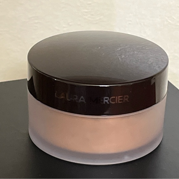 Laura Mercier Translucent Loose Setting Powder medium deep - Picture 2 of 5